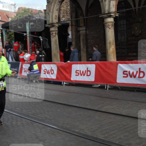 05.10.2025 - 20. swb-Marathon Bremen Yannick Fuchs http://msf.ph/oto/9317555 05.10.2025 11:05:57 Ziel 7777 meine-sportfotos.de