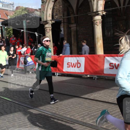 05.10.2025 - 20. swb-Marathon Bremen Yannick Fuchs http://msf.ph/oto/9317557 05.10.2025 11:06:06 Ziel 9355, 9931, 10081, 10095, 10101, 10587, 10597, 11134, 11425, 11468, 11525 meine-sportfotos.de