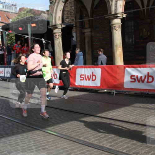05.10.2025 - 20. swb-Marathon Bremen Yannick Fuchs http://msf.ph/oto/9317558 05.10.2025 11:06:07 Ziel 9355, 9931, 10081, 10095, 10100, 10101, 10587, 10597, 11134, 11468, 11525 meine-sportfotos.de