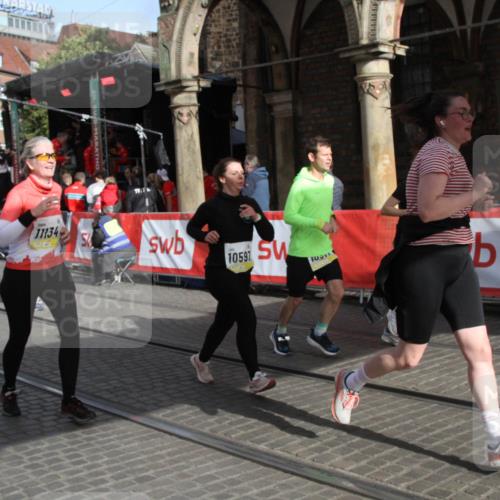 05.10.2025 - 20. swb-Marathon Bremen Yannick Fuchs http://msf.ph/oto/9317560 05.10.2025 11:06:08 Ziel 9355, 9786, 9931, 10081, 10095, 10100, 10101, 10587, 10597, 11134, 11525 meine-sportfotos.de