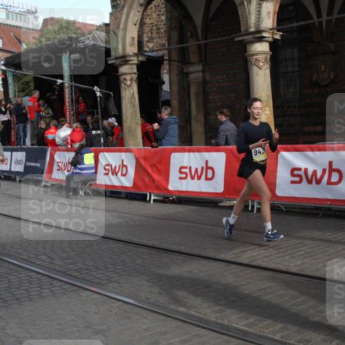 05.10.2025 - 20. swb-Marathon Bremen Yannick Fuchs http://msf.ph/oto/9317567 05.10.2025 11:06:15 Ziel 9387, 9438, 10192, 10249, 10462, 10623, 10848, 11231, 11296, 11433 meine-sportfotos.de
