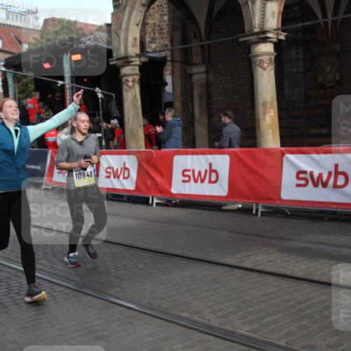 05.10.2025 - 20. swb-Marathon Bremen Yannick Fuchs http://msf.ph/oto/9317568 05.10.2025 11:06:16 Ziel 7979, 9387, 9438, 9712, 10192, 10249, 10848, 11065, 11092, 11296, 11433 meine-sportfotos.de