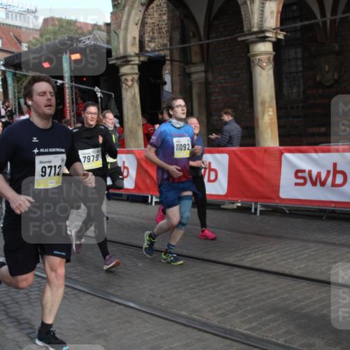 05.10.2025 - 20. swb-Marathon Bremen Yannick Fuchs http://msf.ph/oto/9317572 05.10.2025 11:06:21 Ziel 7979, 9205, 9228, 9523, 9712, 10152, 10243, 10374, 10404, 11065, 11092, 11169 meine-sportfotos.de