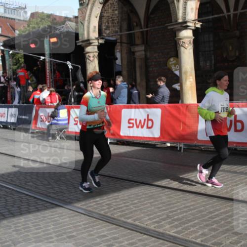 05.10.2025 - 20. swb-Marathon Bremen Yannick Fuchs http://msf.ph/oto/9317582 05.10.2025 11:06:33 Ziel 9764, 9998, 10732, 10912, 11143, 11195, 11270, 11365 meine-sportfotos.de