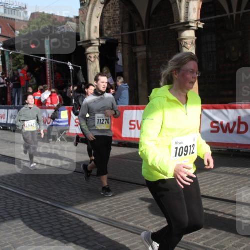 05.10.2025 - 20. swb-Marathon Bremen Yannick Fuchs http://msf.ph/oto/9317584 05.10.2025 11:06:35 Ziel 9998, 10699, 10732, 10912, 11143, 11270, 11365 meine-sportfotos.de