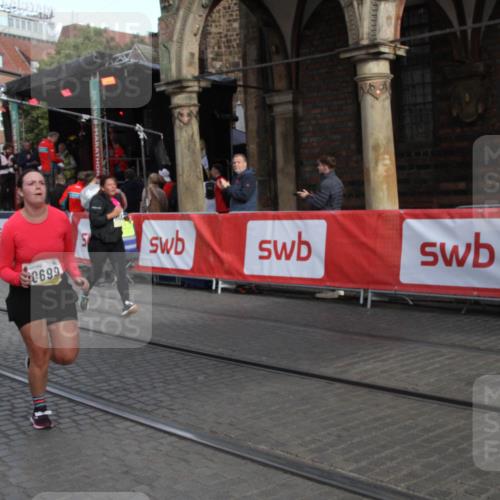 05.10.2025 - 20. swb-Marathon Bremen Yannick Fuchs http://msf.ph/oto/9317587 05.10.2025 11:06:39 Ziel 9178, 9357, 9619, 10699, 11027, 11324, 11706 meine-sportfotos.de