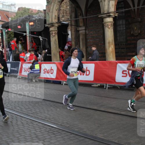 05.10.2025 - 20. swb-Marathon Bremen Yannick Fuchs http://msf.ph/oto/9317593 05.10.2025 11:06:45 Ziel 9357, 9619, 10239, 10498, 11027, 11565, 11605, 11721, 11746, 11747 meine-sportfotos.de