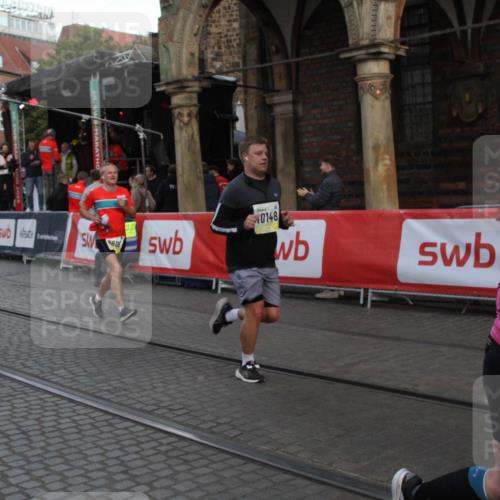 05.10.2025 - 20. swb-Marathon Bremen Yannick Fuchs http://msf.ph/oto/9317600 05.10.2025 11:06:54 Ziel 8574, 9321, 9605, 9826, 9942, 10001, 10148, 10168, 10580, 11355, 11389, 11414, 11497 meine-sportfotos.de