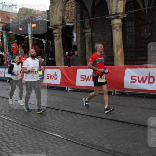 05.10.2025 - 20. swb-Marathon Bremen Yannick Fuchs http://msf.ph/oto/9317601 05.10.2025 11:06:55 Ziel 8574, 9321, 9605, 9826, 9942, 9976, 10148, 10168, 10580, 11355, 11389, 11414, 11497 meine-sportfotos.de