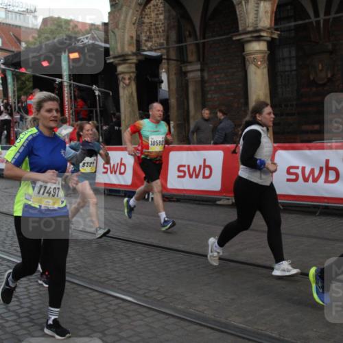 05.10.2025 - 20. swb-Marathon Bremen Yannick Fuchs http://msf.ph/oto/9317604 05.10.2025 11:06:57 Ziel 8574, 9321, 9826, 9942, 9976, 10580, 11355, 11389, 11414, 11497 meine-sportfotos.de
