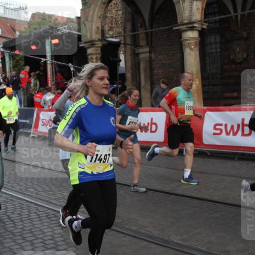 05.10.2025 - 20. swb-Marathon Bremen Yannick Fuchs http://msf.ph/oto/9317605 05.10.2025 11:06:57 Ziel 8574, 9321, 9826, 9942, 9976, 10580, 11355, 11389, 11414, 11497 meine-sportfotos.de