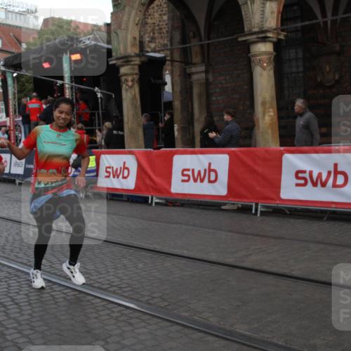 05.10.2025 - 20. swb-Marathon Bremen Yannick Fuchs http://msf.ph/oto/9317607 05.10.2025 11:07:02 Ziel 10396, 11131, 11622 meine-sportfotos.de