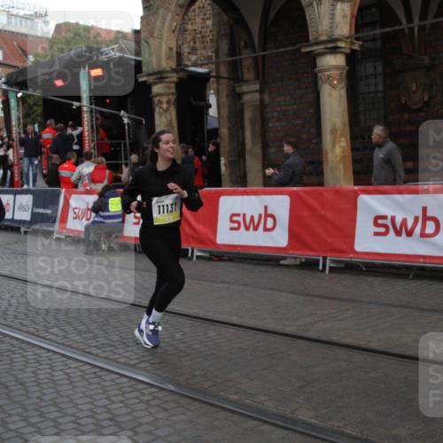 05.10.2025 - 20. swb-Marathon Bremen Yannick Fuchs http://msf.ph/oto/9317609 05.10.2025 11:07:07 Ziel 9901, 10788, 11131, 11709 meine-sportfotos.de
