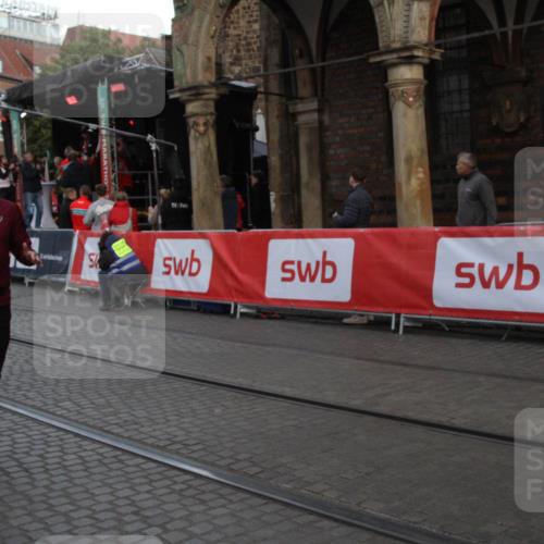 05.10.2025 - 20. swb-Marathon Bremen Yannick Fuchs http://msf.ph/oto/9317612 05.10.2025 11:07:11 Ziel 9491, 9890, 10193, 10371, 10788, 10991 meine-sportfotos.de