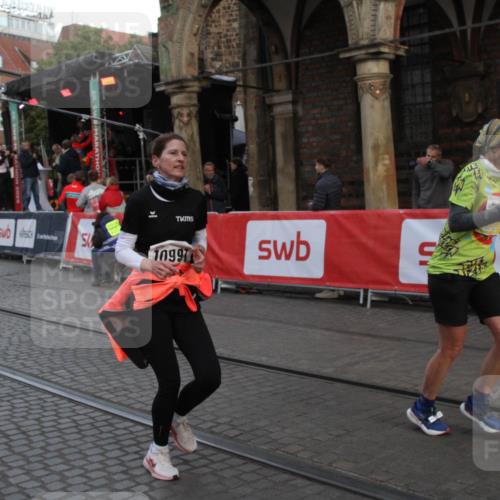 05.10.2025 - 20. swb-Marathon Bremen Yannick Fuchs http://msf.ph/oto/9317616 05.10.2025 11:07:14 Ziel 9265, 9491, 9702, 9877, 9890, 10193, 10371, 10991 meine-sportfotos.de