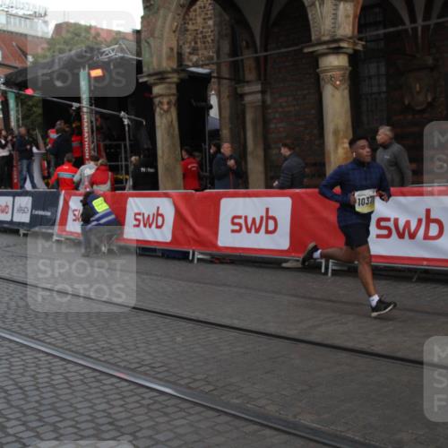 05.10.2025 - 20. swb-Marathon Bremen Yannick Fuchs http://msf.ph/oto/9317617 05.10.2025 11:07:16 Ziel 9265, 9702, 9877, 10371, 10902 meine-sportfotos.de