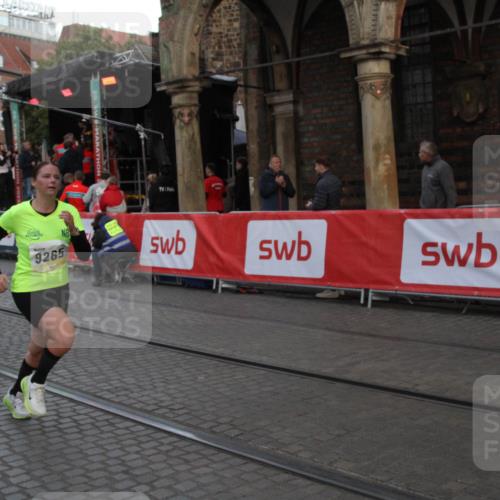 05.10.2025 - 20. swb-Marathon Bremen Yannick Fuchs http://msf.ph/oto/9317618 05.10.2025 11:07:17 Ziel 9265, 9702, 9877, 10902 meine-sportfotos.de
