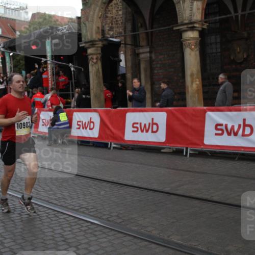 05.10.2025 - 20. swb-Marathon Bremen Yannick Fuchs http://msf.ph/oto/9317620 05.10.2025 11:07:20 Ziel 9217, 9702, 9757, 10632, 10824, 10902, 11329, 11477 meine-sportfotos.de