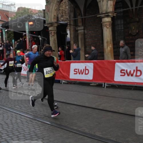 05.10.2025 - 20. swb-Marathon Bremen Yannick Fuchs http://msf.ph/oto/9317621 05.10.2025 11:07:23 Ziel 9180, 9217, 9334, 9628, 9757, 10286, 10330, 10332, 10582, 10632, 10824, 10836, 11258, 11329, 11477 meine-sportfotos.de