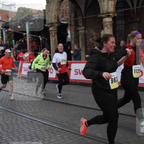 05.10.2025 - 20. swb-Marathon Bremen Yannick Fuchs http://msf.ph/oto/9317625 05.10.2025 11:07:26 Ziel 7779, 9180, 9334, 9628, 10286, 10330, 10332, 10582, 10824, 10836, 11122, 11258, 11329 meine-sportfotos.de