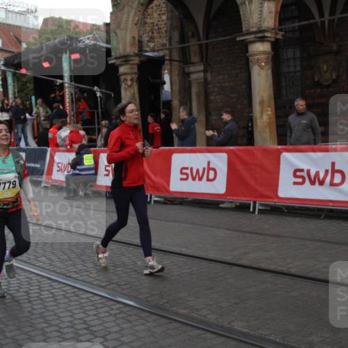 05.10.2025 - 20. swb-Marathon Bremen Yannick Fuchs http://msf.ph/oto/9317628 05.10.2025 11:07:29 Ziel 7779, 9483, 10160, 10223, 10737, 10854, 11122, 11262, 11384, 11529 meine-sportfotos.de