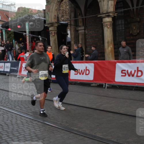 05.10.2025 - 20. swb-Marathon Bremen Yannick Fuchs http://msf.ph/oto/9317629 05.10.2025 11:07:32 Ziel 9483, 9780, 10037, 10160, 10223, 10737, 10854, 11159, 11262, 11384, 11529 meine-sportfotos.de