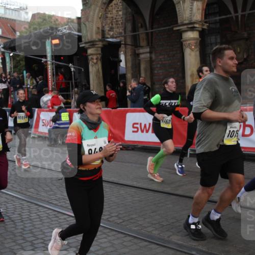 05.10.2025 - 20. swb-Marathon Bremen Yannick Fuchs http://msf.ph/oto/9317630 05.10.2025 11:07:33 Ziel 9483, 9780, 10037, 10160, 10223, 10737, 10776, 10854, 11159, 11262, 11384, 11529, 11584 meine-sportfotos.de