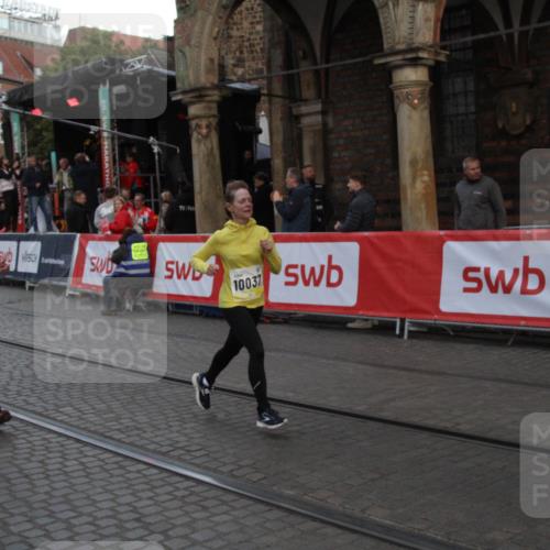 05.10.2025 - 20. swb-Marathon Bremen Yannick Fuchs http://msf.ph/oto/9317632 05.10.2025 11:07:35 Ziel 9780, 10037, 10585, 10776, 10854, 11159, 11262, 11584 meine-sportfotos.de
