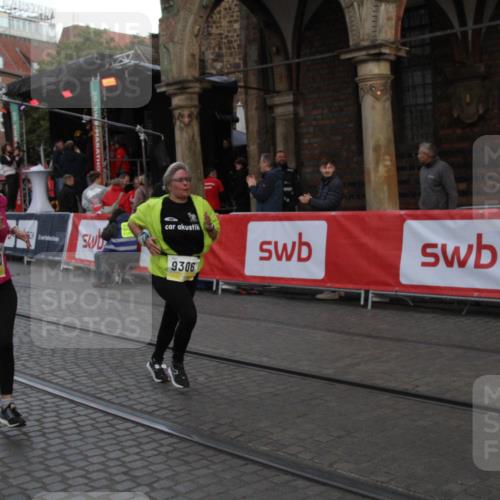 05.10.2025 - 20. swb-Marathon Bremen Yannick Fuchs http://msf.ph/oto/9317637 05.10.2025 11:07:43 Ziel 9306, 10650, 10749 meine-sportfotos.de