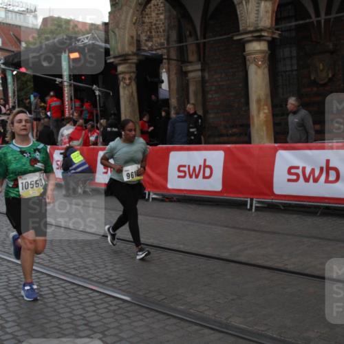 05.10.2025 - 20. swb-Marathon Bremen Yannick Fuchs http://msf.ph/oto/9317638 05.10.2025 11:07:50 Ziel 9615, 10550 meine-sportfotos.de