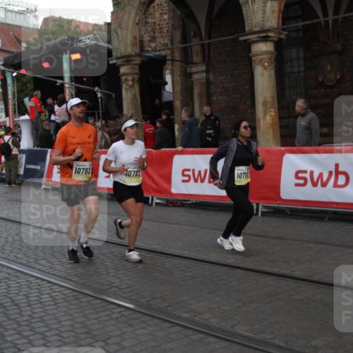 05.10.2025 - 20. swb-Marathon Bremen Yannick Fuchs http://msf.ph/oto/9317641 05.10.2025 11:08:03 Ziel 8123, 10135, 10365, 10706, 10782, 10783, 11490, 11677 meine-sportfotos.de