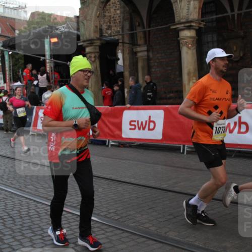 05.10.2025 - 20. swb-Marathon Bremen Yannick Fuchs http://msf.ph/oto/9317642 05.10.2025 11:08:04 Ziel 8123, 10365, 10706, 10782, 10783, 11490, 11677 meine-sportfotos.de