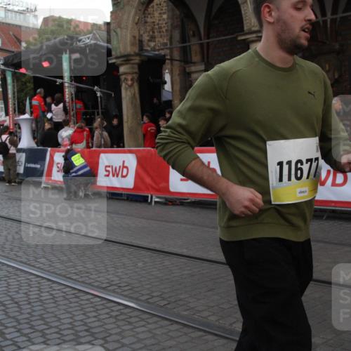 05.10.2025 - 20. swb-Marathon Bremen Yannick Fuchs http://msf.ph/oto/9317643 05.10.2025 11:08:06 Ziel 8123, 9557, 10365, 11490, 11677 meine-sportfotos.de