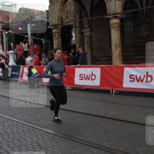 05.10.2025 - 20. swb-Marathon Bremen Yannick Fuchs http://msf.ph/oto/9317645 05.10.2025 11:08:11 Ziel 9557, 9599, 9617, 9874, 10125, 11309 meine-sportfotos.de