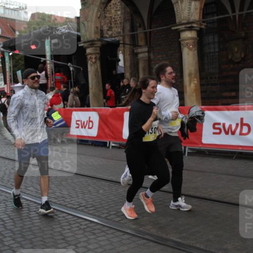 05.10.2025 - 20. swb-Marathon Bremen Yannick Fuchs http://msf.ph/oto/9317647 05.10.2025 11:08:14 Ziel 9599, 9617, 9874, 10125, 10866, 11309 meine-sportfotos.de