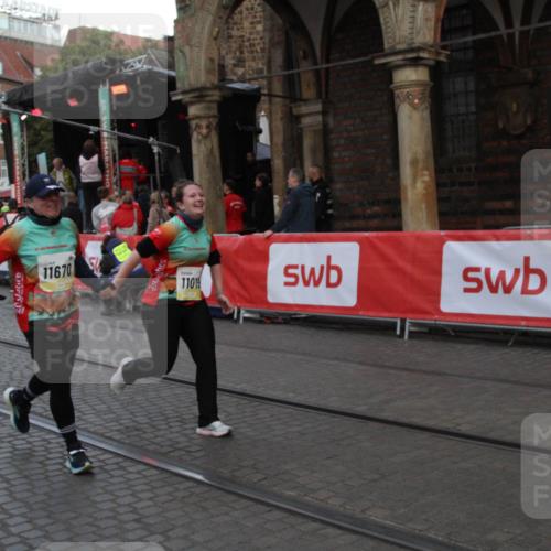 05.10.2025 - 20. swb-Marathon Bremen Yannick Fuchs http://msf.ph/oto/9317649 05.10.2025 11:08:20 Ziel 9401, 9519, 10132, 11019, 11097, 11232, 11670, 11671 meine-sportfotos.de