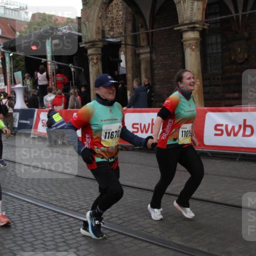 05.10.2025 - 20. swb-Marathon Bremen Yannick Fuchs http://msf.ph/oto/9317650 05.10.2025 11:08:20 Ziel 9401, 9519, 10132, 11019, 11097, 11232, 11670, 11671 meine-sportfotos.de