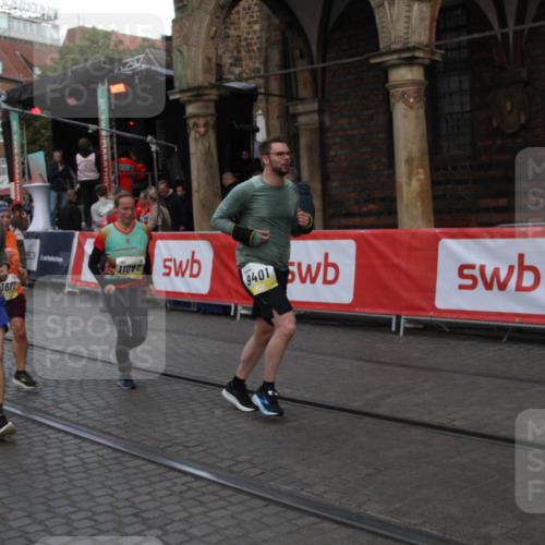05.10.2025 - 20. swb-Marathon Bremen Yannick Fuchs http://msf.ph/oto/9317652 05.10.2025 11:08:24 Ziel 9353, 9401, 10132, 11097, 11671 meine-sportfotos.de