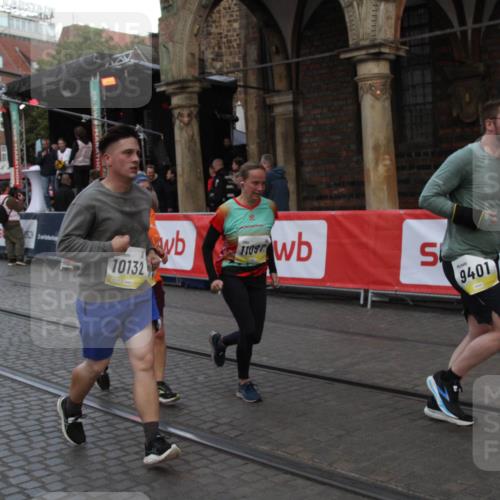 05.10.2025 - 20. swb-Marathon Bremen Yannick Fuchs http://msf.ph/oto/9317654 05.10.2025 11:08:25 Ziel 9186, 9353, 9401, 10132, 11097, 11671 meine-sportfotos.de