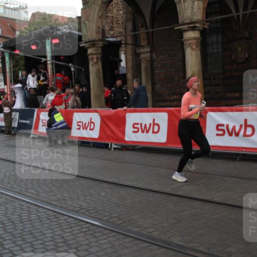 05.10.2025 - 20. swb-Marathon Bremen Yannick Fuchs http://msf.ph/oto/9317655 05.10.2025 11:08:27 Ziel 9186, 9353 meine-sportfotos.de