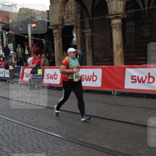 05.10.2025 - 20. swb-Marathon Bremen Yannick Fuchs http://msf.ph/oto/9317657 05.10.2025 11:08:33 Ziel 9235, 9481, 9552, 10859 meine-sportfotos.de