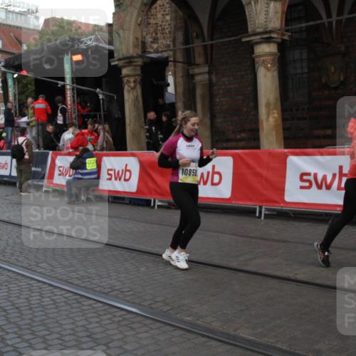 05.10.2025 - 20. swb-Marathon Bremen Yannick Fuchs http://msf.ph/oto/9317660 05.10.2025 11:08:38 Ziel 9481, 9982, 10134, 10212, 10787, 10859 meine-sportfotos.de