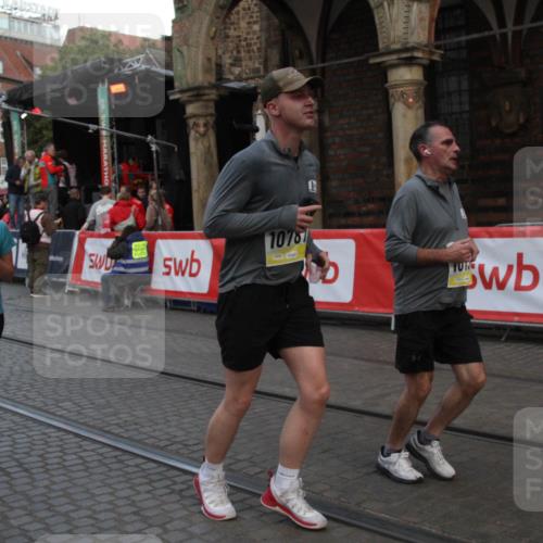 05.10.2025 - 20. swb-Marathon Bremen Yannick Fuchs http://msf.ph/oto/9317662 05.10.2025 11:08:40 Ziel 9982, 10134, 10212, 10787, 11242 meine-sportfotos.de