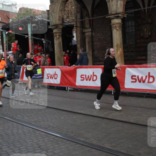 05.10.2025 - 20. swb-Marathon Bremen Yannick Fuchs http://msf.ph/oto/9317669 05.10.2025 11:08:49 Ziel 9191, 9274, 9276, 9589, 10051, 10567, 10939, 11479, 11590 meine-sportfotos.de