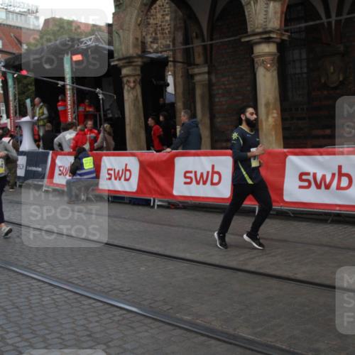 05.10.2025 - 20. swb-Marathon Bremen Yannick Fuchs http://msf.ph/oto/9317677 05.10.2025 11:08:59 Ziel 9184, 9466, 9721, 9774, 9912, 10031, 10087, 10248, 10714, 10840, 11126, 11142 meine-sportfotos.de