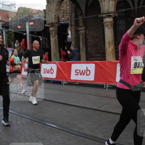 05.10.2025 - 20. swb-Marathon Bremen Yannick Fuchs http://msf.ph/oto/9317681 05.10.2025 11:09:03 Ziel 9466, 9774, 9912, 10031, 10087, 10248, 10458, 10714, 10840, 11126, 11142 meine-sportfotos.de