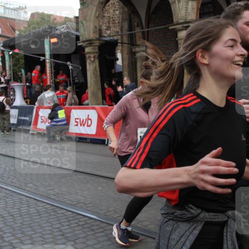 05.10.2025 - 20. swb-Marathon Bremen Yannick Fuchs http://msf.ph/oto/9317683 05.10.2025 11:09:04 Ziel 9466, 9774, 10031, 10087, 10458, 11126, 11142 meine-sportfotos.de