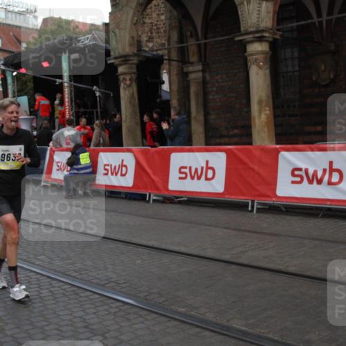 05.10.2025 - 20. swb-Marathon Bremen Yannick Fuchs http://msf.ph/oto/9317685 05.10.2025 11:09:11 Ziel 9632, 9798, 10315, 11379 meine-sportfotos.de