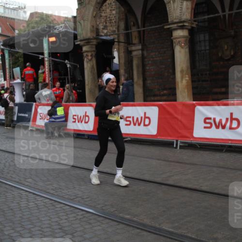 05.10.2025 - 20. swb-Marathon Bremen Yannick Fuchs http://msf.ph/oto/9317686 05.10.2025 11:09:15 Ziel 9798, 9815, 10315, 10784, 11379, 11437, 11674 meine-sportfotos.de