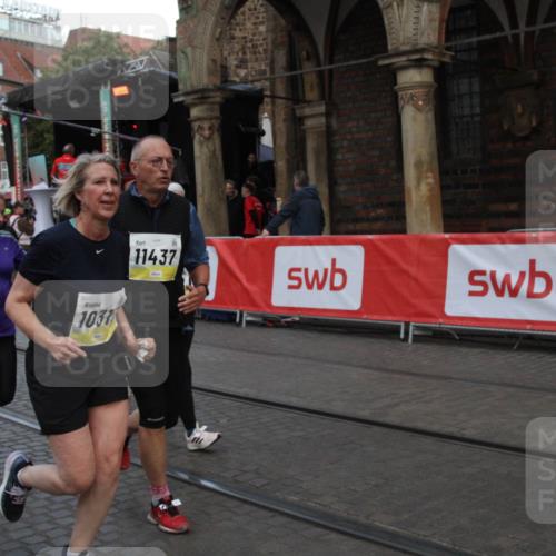 05.10.2025 - 20. swb-Marathon Bremen Yannick Fuchs http://msf.ph/oto/9317688 05.10.2025 11:09:16 Ziel 9798, 9815, 10315, 10784, 11379, 11437, 11674 meine-sportfotos.de
